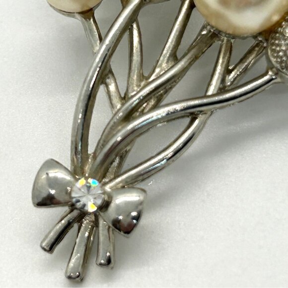 Vintage Faux Pearl Brooch Statement Silver-tone Balloon Bouquet with Bow 2.5 In - Picture 4 of 16